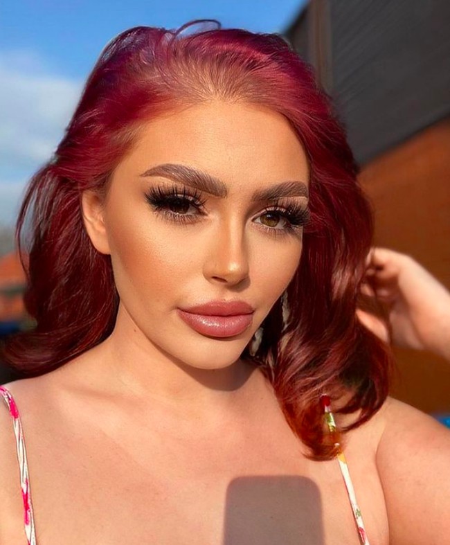 Dia mengatakan bahwa makan di depan kamera telah mengajarkan untuk mencintai tubuhnya.Foto: dok. Instagram/@antoniagrahamx