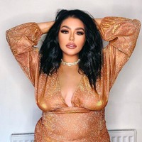 Dalam salah satu videonya di TikTok, wanita dari Inggris Barat itu membuat video humor. Dia membalas orang-orang yang menyebutnya gemuk. Foto: dok. Instagram/@antoniagrahamx