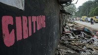 Penertiban bangunan bertujuan mengembalikan fungsi jalan dan memperbaiki drainase untuk mencegah terjadinya banjir.