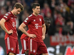 Dear Thommas Mueller, Jangan Oper Bola ke Lewandowski!