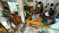 Selama satu pekan lebih, orderan perbaikan sofa melonjak menjadi 100 persen.