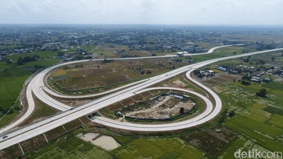 Jokowi Pamer Bangun Jalan Tol 1.900 Km dalam 7 Tahun