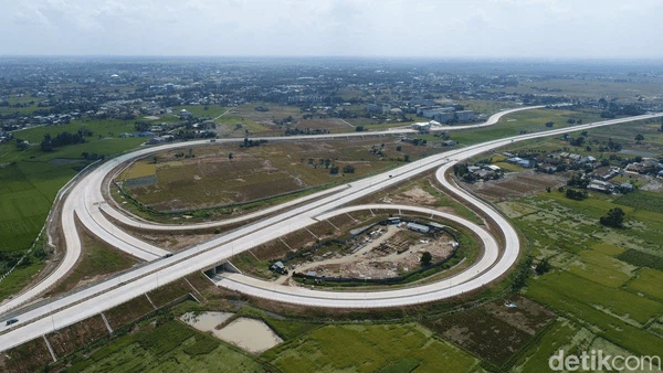 Jokowi Pamer Bangun Jalan Tol 1.900 Km dalam 7 Tahun