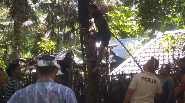 Evakuasi korban bunuh diri di Tejakula Buleleng