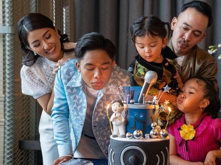 10 Momen Hangat Ruben Onsu Saat Kulineran hingga Ultah Bareng Keluarga