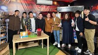 Sebelum memulai berbagai bisnisnya, Ruben Onsu dikenal sebagai pembawa acara yang tak pernah absen dari acara televisi. Ketika bulan Ramadan, wajahnya akan terlihat di acara sahur hingga berbuka. Foto: Instagram/ruben_onsu