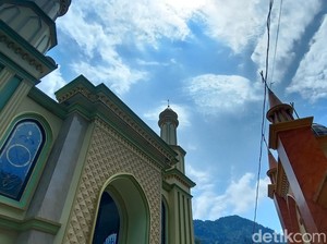 Rukunnya Gereja-Masjid Berhadapan di Jepara Saat Paskah-Ramadan Berbarengan