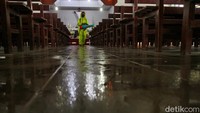 Warga yang akan beribadah juga diharapkan tetap menjalan protokol kesehatan.