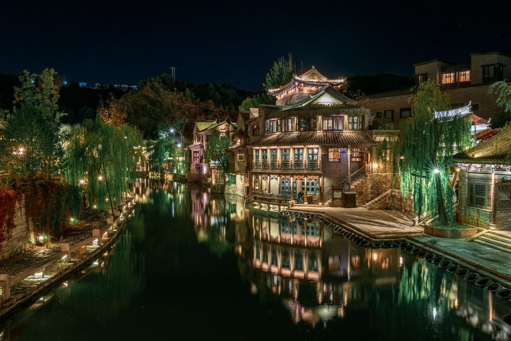 a scenery at Gubei Water Town during night time