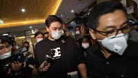 Ivan Gunawan berjanji untuk menjelaskan semuanya setelah pemeriksaan nanti. Foto: Palevi/detikcom