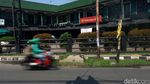 Jangan Meleng, Ada Kotak Semen Menjorok ke Jalan di Ciputat