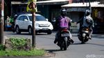 Jangan Meleng, Ada Kotak Semen Menjorok ke Jalan di Ciputat