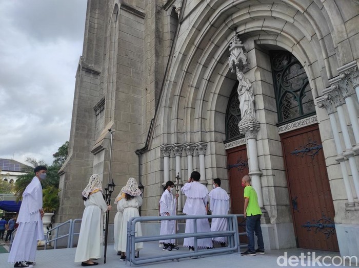 Kamis Putih 2022 jatuh pada hari ini tanggal 14 April 2022. Berikut ini jadwal beserta link live streaming Kamis Putih 2022 di Gereja Katedral Jakarta.