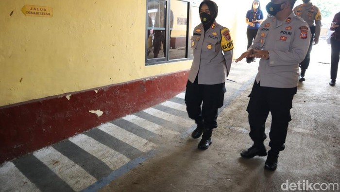 Kapolres Subang Sumarni.