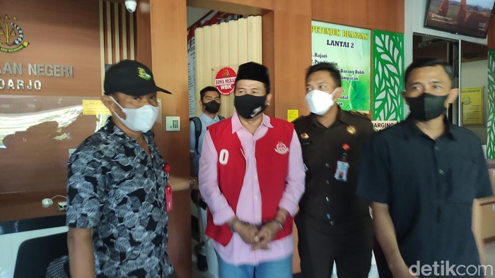 Kasun di Sidoarjo tersangka PTSL akhirnya ditahan Kejari