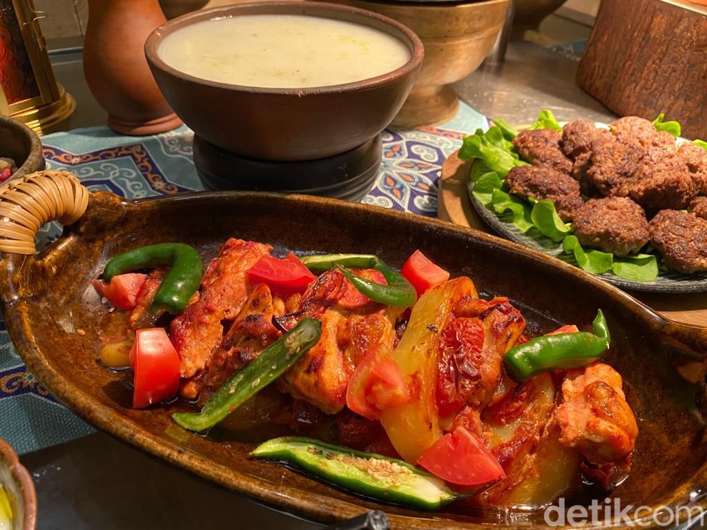 Kebab Orman Beef hingga Nasi Kebuli Turki Autentik Ada di Restoran Ini