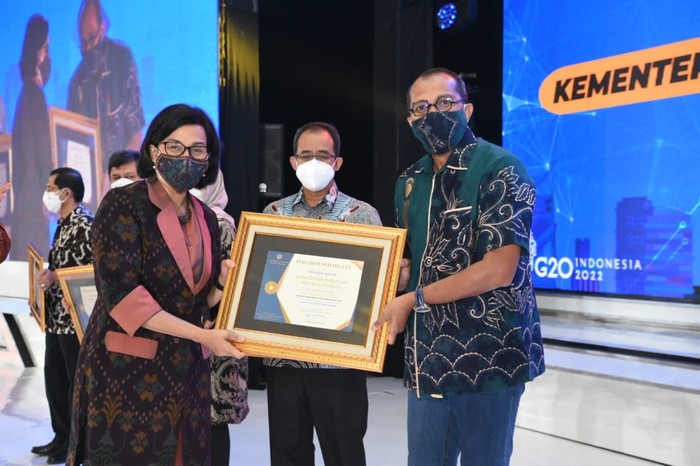 Kementerian Hukum dan HAM (Kemenkumham) memperoleh penghargaan Kinerja Anggaran Tahun Anggaran 2021 dengan predikat sangat baik dari Kementerian Keuangan (Kemenkeu).