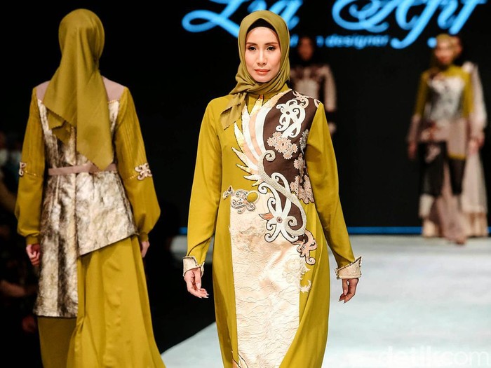 Koleksi  Sultanah by Vivian di Indonesia Fashion Week 2022.