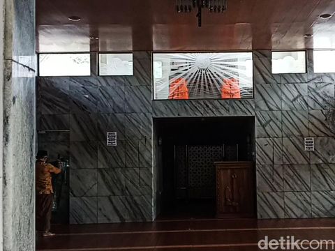 Masjid Al - Baakhirah, masjid berbentuk kapal laut di Kota Cimahi.