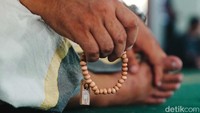 Sebelum ditetapkan sebagai masjid pada 1.576, Masjid Jami Kalipasir sudah difungsikan sebagai tempat ibadah sejak seratusan tahun sebelumnya, tepatnya pada 1.412.