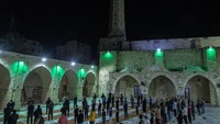 Menara masjid masih orisinil dari era Bizantium.  Menurut catatan sejarah, Masjid Al-Omari mulai berfungsi pada abad ke-7 masehi. Sebelumnya, selama hampir 200 tahun, bangunan tersebut merupakan gereja Bizantium. (Fatima Shbair/Getty Images)
