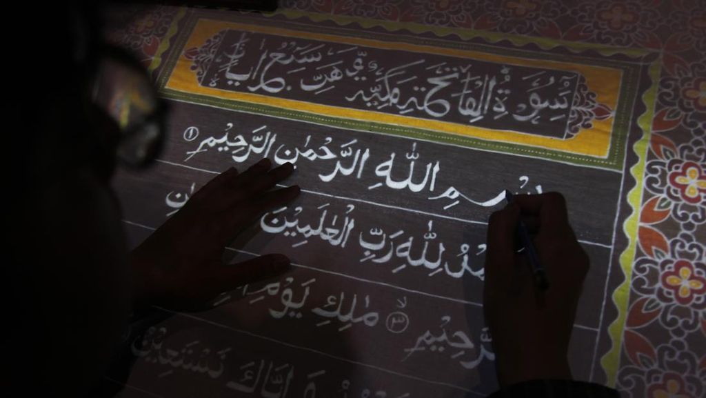 Di Kampung Batik Laweyan, Perajin Bikin Motif dengan Ayat Al-Quran