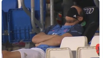 Mendingan pertandingan semalam tidak usah ditonton karena rusuh dan kurang menarik. Foto: Twitter