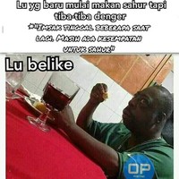 Ayo ngaku siapa yang pernah mengalami seperti ini? Jangan sampai udah makan terus nggak sempat minum. Kalau gitu sih siap-siap deh tenggorokan kering sepanjang hari. Foto: 1cak.com