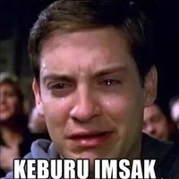 Momen saat kamu baru ingat masih punya makanan yang disimpan tapi sudah telat karena sudah keburu imsak. Nasib deh cuma bisa ngiler sampai buka puasa nanti. Foto: 1cak.com