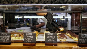 Bahkan Grapari ini juga menyediakan kopi serta cemilan yang bisa dinikmati dengan harga terjangkau.