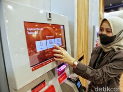 Nongkrong di Kafe? Bukan, Ini Grapari Telkomsel Kelapa Gading