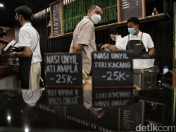 Nongkrong di Kafe? Bukan, Ini Grapari Telkomsel Kelapa Gading