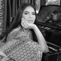 Lahir di Kuwait, Noor Alfallah tinggal dan besar di Beverly Hills, California, Amerika Serikat. Foto: Instagram/@nooralfallah