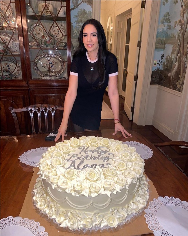 Noor Alfallah merupakan seorang produser film. Saat ini dia menjabat sebagai Vice President Lynda Obst Productions di Sony. Foto: Instagram/@nooralfallah