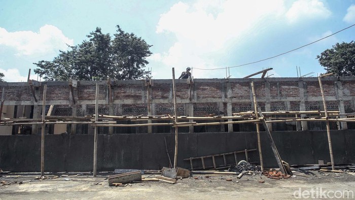 Pasar Induk Cibitung di Kabupaten Bekasi, Jawa Barat, tengah direvitalisasi. Pembangunannya ditargetkan selesai pada akhir 2022.