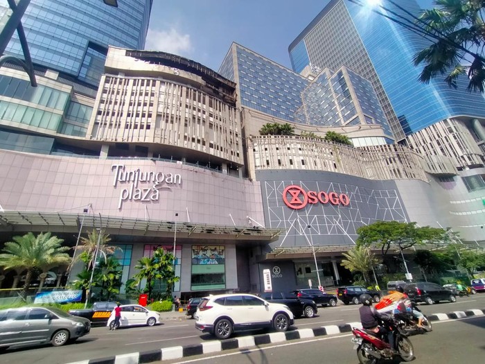 penampakan tunjungan plaza 5 surabaya terbakar