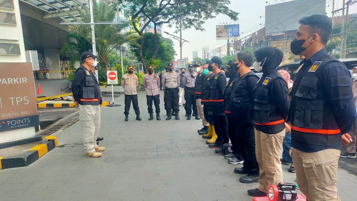 penampakan tunjungan plaza terbakar