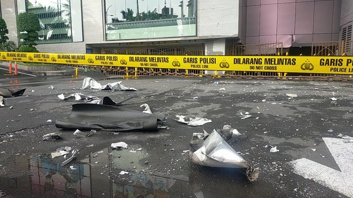 penampakan tunjungan plaza terbakar