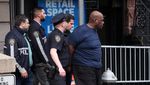 Senyum Misterius Pelaku Penembakan di New York Saat Ditangkap