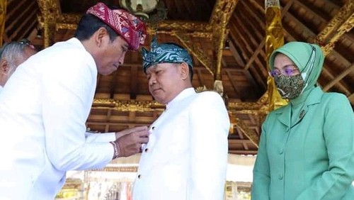 Penganugerahan Penghargaan Ksatria Padma Negara di Puri Ageng Blahbatuh Gianyar