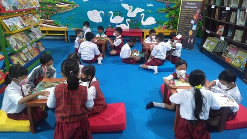 Suasana di Perpustakaan Ramah Anak milik SD 19 Dauh Puri Denpasar pada Rabu, 13 April 2022