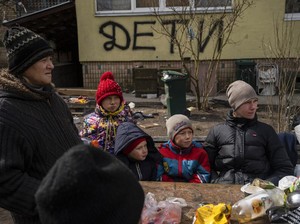 Anak-anak Dipaksa Dewasa di Garis Depan Ukraina