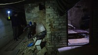 Rusia menggunakan kamp anak-anak di Bucha sebagai tempat eksekusi, dan noda darah serta lubang peluru menandai ruang bawah tanah.