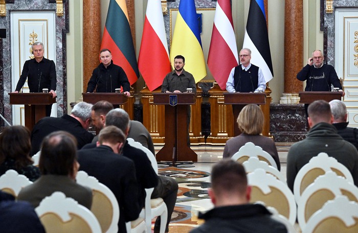 (L-R) President of Lithuania Gitanas Nauseda, President of Poland Andrzej Duda, President of Ukraine Volodymyr Zelensky, President of Latvia Egils Levits and President of Estonia Alar Karis hold a press conference following their talks in Kyiv, on April 13, 2022. - The leaders of Poland, Estonia, Latvia and Lithuania travelled to Kyiv together by train to show support for the Ukrainian, amid Russias military invasion launched on Ukraine. (Photo by Sergei SUPINSKY / AFP)