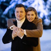 Terhitung sudah satu bulan lebih berlalu sejak pertama kali Rusia menginvasi Ukraina pada 24 Februari 2022. Selama itu pula Presiden Ukraina Volodymyr Zelensky harus hidup terpisah dengan anak-istri. Foto: Instagram/@olenazelenska_official