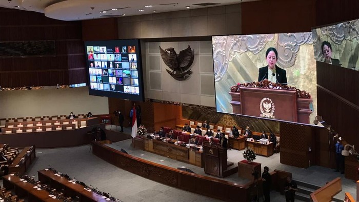 Ketua DPR Puan Maharani menyampaikan pidato penutupan masa sidang IV tahun 2021-2022, Kamis (14/4/2022).