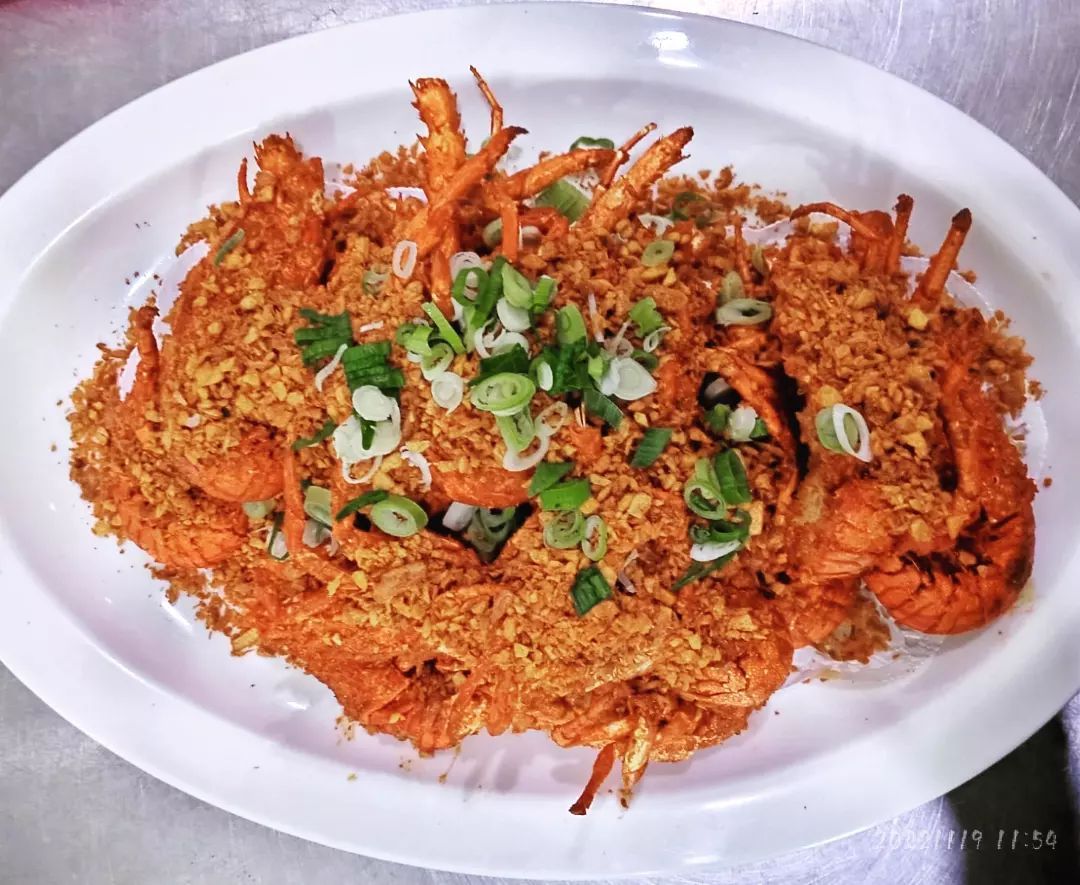 Restoran seafood dengan konseop live seafood