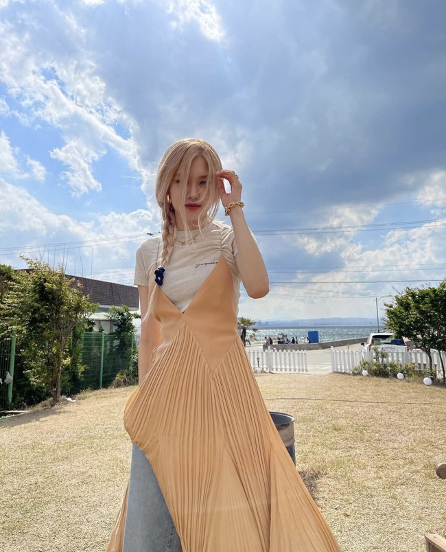 Pemilik akun Instagram @roses_are_rosie itu bikin penggemar wanita iri dengan tinggi badan 168 cm dan berat badan 44 kg. Foto: dok. Instagram @roses_are_rosie