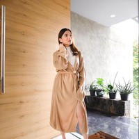 Inilah rumah pasangan selebriti Chelsea Olivia dan Glenn Alinskie. Sebuah pintu besar langsung menyambut saat melangkahkan kaki ke dalam. (Foto: Instagram/@chelseaoliviaa)