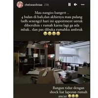 Betapa kagetnya Chelsea dan Glenn saat mendapati bagian dalam rumahnya sudah dalam keadaan rusak. Dalam sebuah unggahan Instagram Story, aktris 29 tahun itu memperlihatkan puing-puing plafon rumahnya yang ambruk. (Foto: Instagram/@chelseaoliviaa)